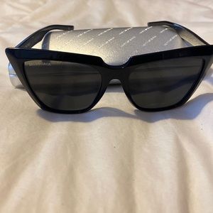 Balenciaga sunglasses BB0046s. Cat eye